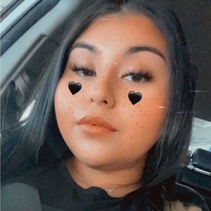 Meet your Posher, Dalia paola